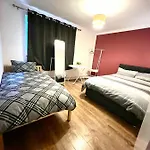 Private Room With Two Beds Near Central London