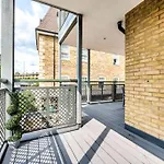 Kew Views 2Br Apt By Riverside