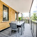 Kew Views 2Br Apt By Riverside