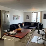 Spacious Flat In Manor House, London