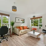 Spacious, Quiet And Modern Apartment