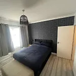 2 Bed Apartment With Garden & Parking West London