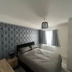 2 Bed Apartment With Garden & Parking West London