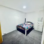 Spacious One Bedroom Apartment Edgeware Road Central London