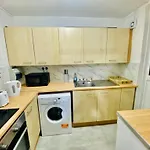 Spacious One Bedroom Apartment Edgeware Road Central London