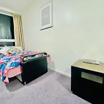 Spacious One Bedroom Apartment Edgeware Road Central London