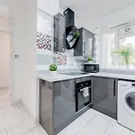 Deluxe 1 Bed Apartment - Battersea, Nine Elms & Vauxhall