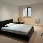 Bright And Spacious Flat In Wimbledon, London