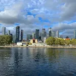 Canary Wharf Haven - Spacious & Homely Entire 1 Bedroom Flat
