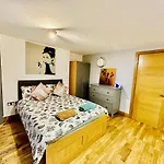 One Bed Apartment In Camden London