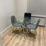 Stunning 1-Bed Apartment -Sleeps 2 & Central Links