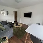 Canary Wharf Haven - Spacious & Homely Entire 1 Bedroom Flat