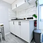 Cozy Studio Retreat In Vibrant Crystal Palace,