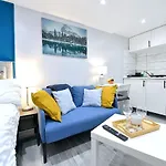 Cozy Studio Retreat In Vibrant Crystal Palace,