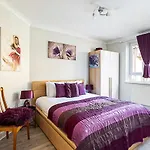 Chic High Spec Apartment Near Central London
