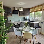2 Bedrooms Flat In Great Location!