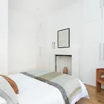 Sun Drenched 1 Bedroom Apartment In Farringdon