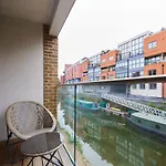 The Limehouse Cut Place - Spacious 2Bdr Flat With Balcony