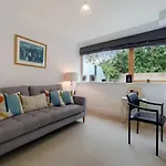 Vw5 - Luxury 3 Bed Townhouse With Parking
