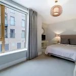 Vw5 - Luxury 3 Bed Townhouse With Parking