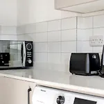 2 Bedroom Apartment With Large Rooms And Wi-Fi