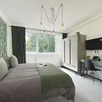 Chic 5-Br, All Ensuites With Tvs