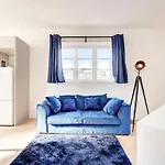 2 Bedroom Apartment In Brixton With Wi-Fi