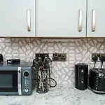 Modern 2 Bed Apartment Close To Westfield Stratford Mall With Garden