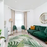 Modern 2 Bed Apartment Close To Westfield Stratford Mall With Garden