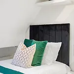 Stunning Flat In Fulham - Great Views!- Sleeps 6