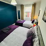2 Bedrooms House Near Central London