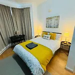 2 Bedrooms House Near Central London