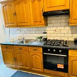 2 Bedrooms House Near Central London