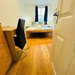 Cosy Home In Kensington - Great Location! 3 Minutes Walk To Earl\'S Court Station