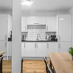 Londwell, Chic Hyde Park Mews House