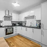 Londwell, Chic Hyde Park Mews House