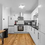 Londwell, Chic Hyde Park Mews House
