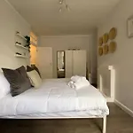 Stylish 2Br Retreat In King\'S Cross, London