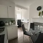 Stylish 2Br Retreat In King\'S Cross, London