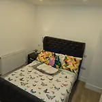 Luxury 1-Bed Apartment In London