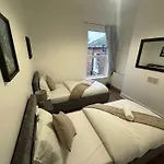Cosy Apartment In London