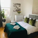 20 Min To Central London- 2 Bedrooms Apartment
