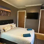 Beautiful Studio Apartment No4 Forest Road
