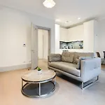 Soho Deluxe 1 Bedroom Apartment By Concept Apartments