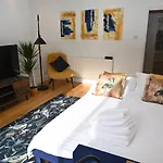 Little Venice Uk Bright & Stylish Garden Apartment