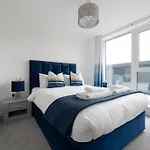 Finsbury Park Penthouse: Luxe City Living
