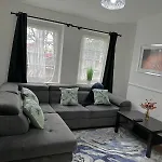 Modern 2 bedroom flat, 2 minutes walk to Bethnalgreen station
