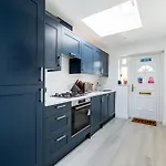 Cosy 1 Bed Apartment With Free Parking Close To Underground Station Zone 2 For Quick Access To Central London Up To 5 Guests