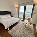 Stay In Style: Modern 2-Bed In Trendy London Area