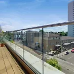 Stay In Style: Modern 2-Bed In Trendy London Area